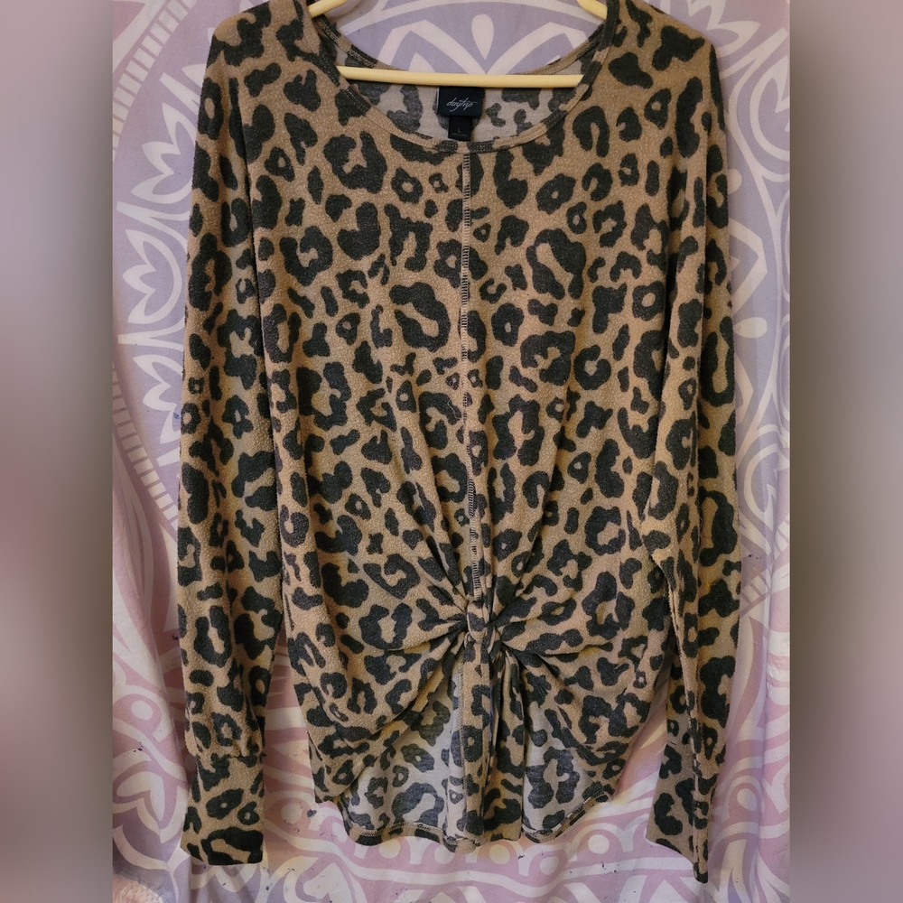 Daytrip Cheetah Print Top - Picture 2 of 4